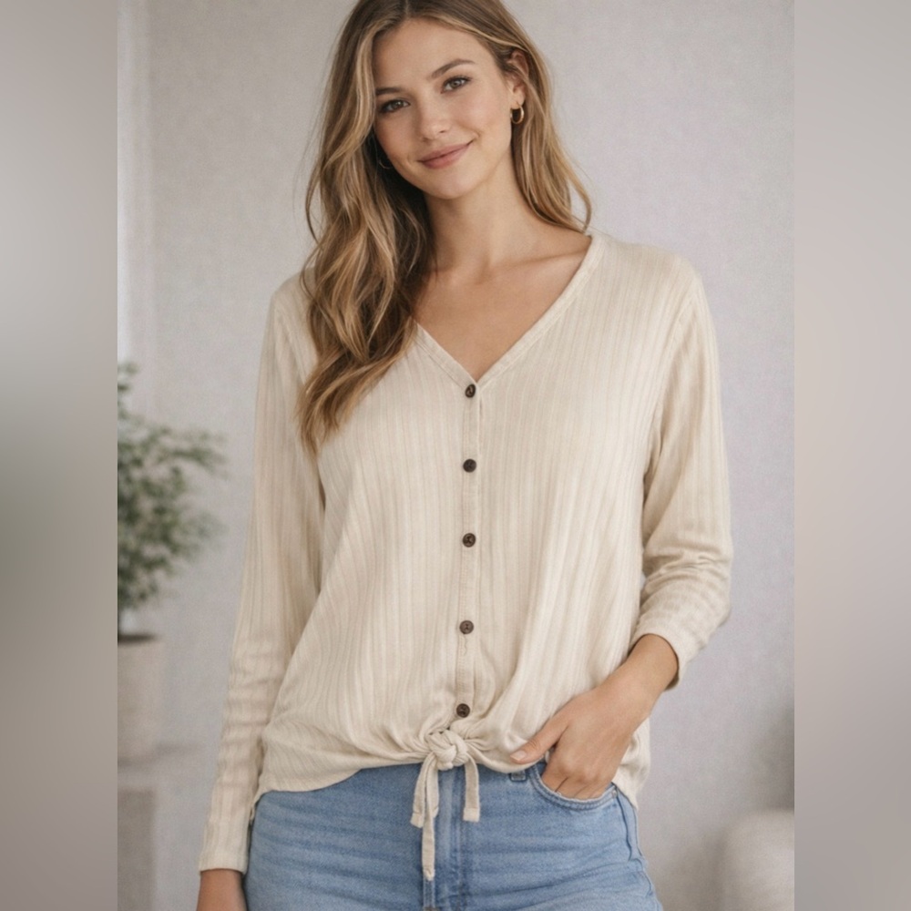 Women’s BomBom V-Neck Ribbed Button Front Tie Hem Top in Cream Large